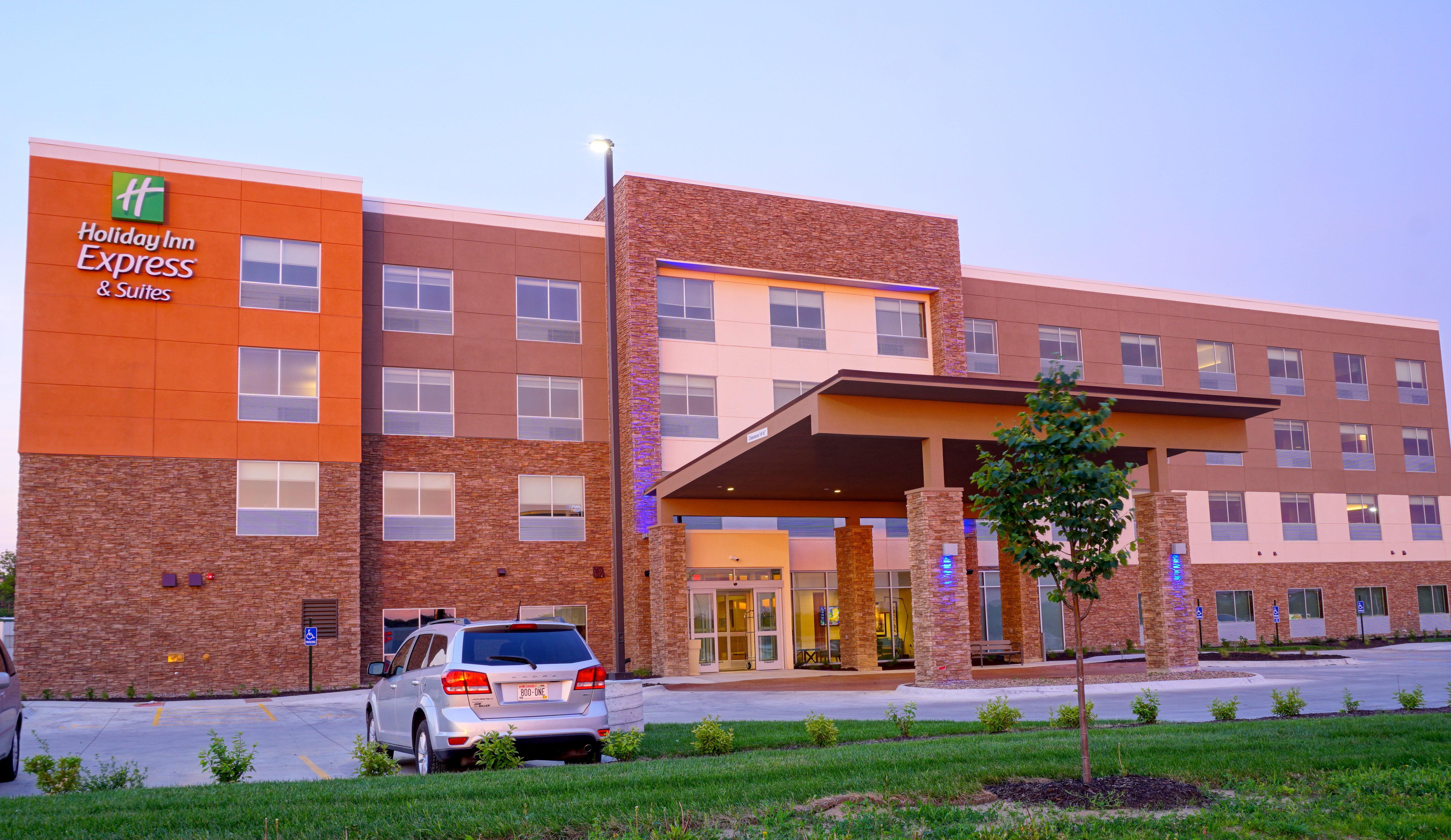 Holiday Inn Express & Suites Omaha - Millard Area By Ihg Eksteriør bilde
