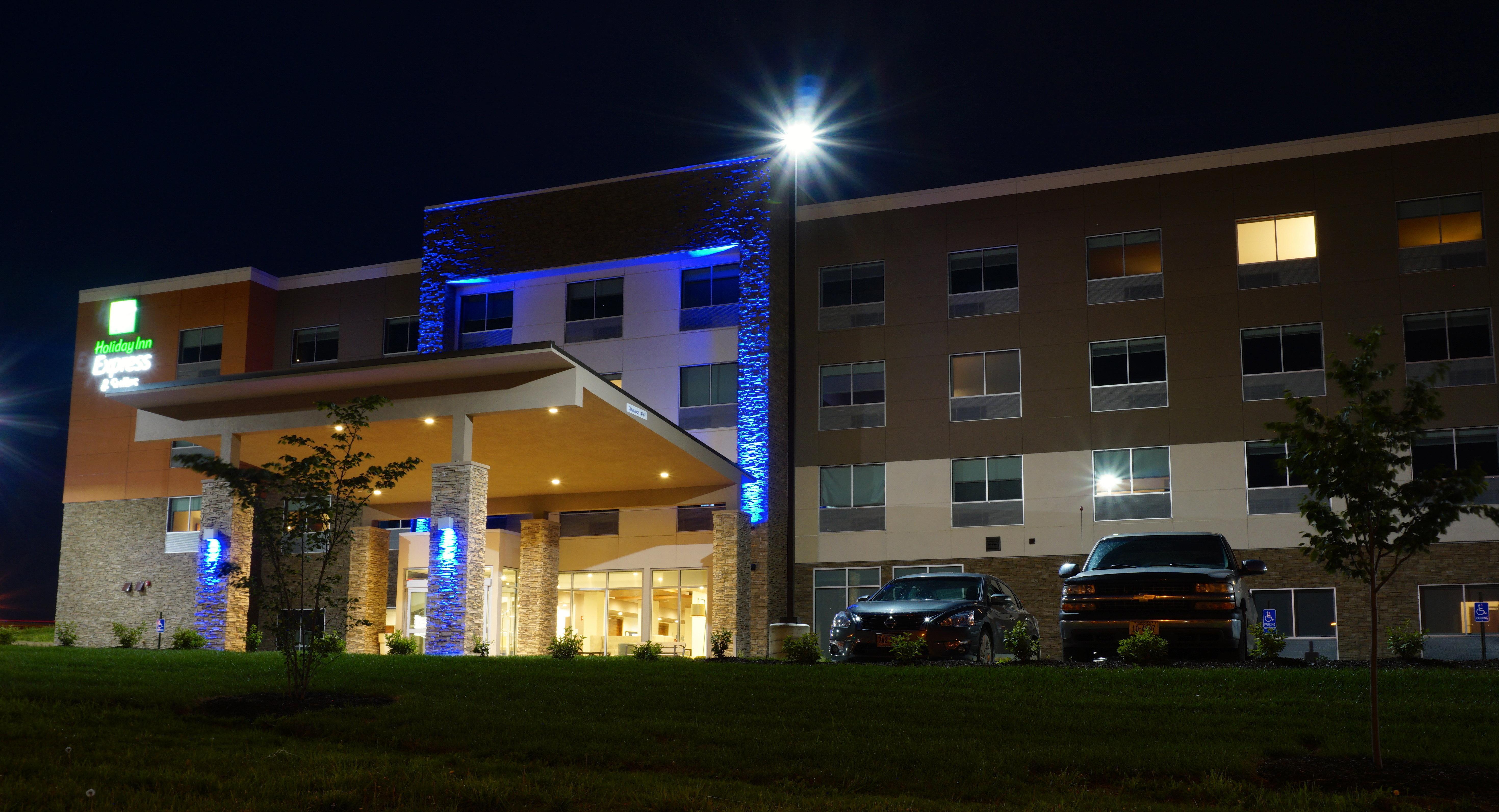 Holiday Inn Express & Suites Omaha - Millard Area By Ihg Eksteriør bilde